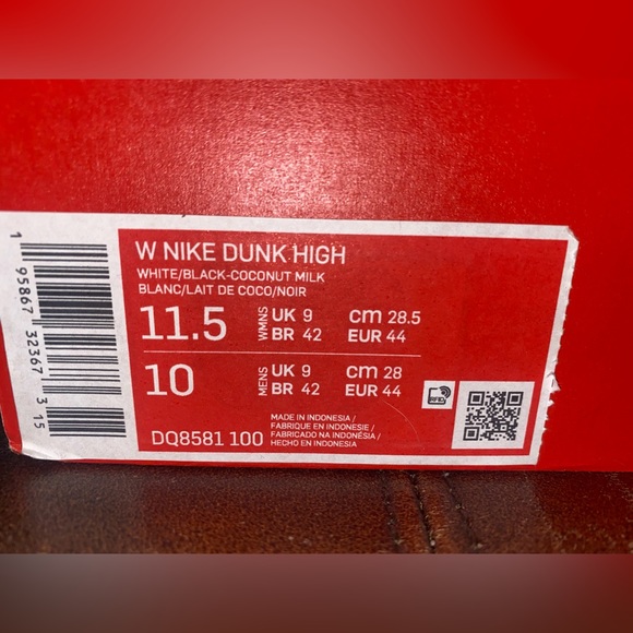 Womens Nike Dunks- Highs tops. Black/White. - Picture 6 of 6